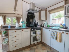 6 Lakeview - Norfolk - 1083856 - thumbnail photo 9