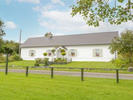 2 bedroom Cottage for rent in Boyle