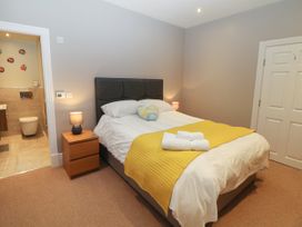 Apartment 2 - The Old Post Office - Peak District - 1087320 - thumbnail photo 15