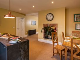Apartment 3 - The Old Post Office - Peak District - 1087321 - thumbnail photo 11
