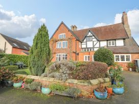 6 bedroom Cottage for rent in Stafford