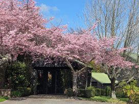 Garden Grove - Taupō Holiday Home -  - 1088758 - thumbnail photo 31