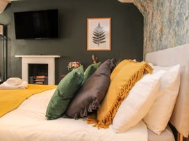 The Campbell Penthouse Suite - Shropshire - 1088927 - thumbnail photo 12