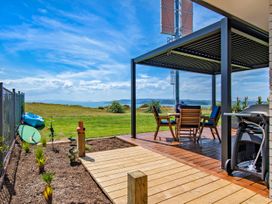 The Leading Light - One Tree Point Holiday Home -  - 1094616 - thumbnail photo 5