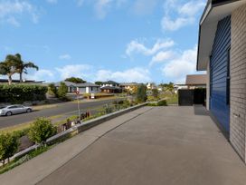 The Leading Light - One Tree Point Holiday Home -  - 1094616 - thumbnail photo 18