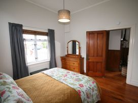 Kingwell Cottage - New Plymouth Holiday Home -  - 1094619 - thumbnail photo 7