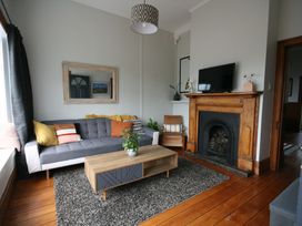 Kingwell Cottage - New Plymouth Holiday Home -  - 1094619 - thumbnail photo 2