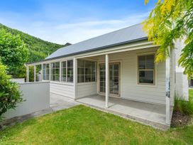 Gold Rush Cottage - Arrowtown Holiday Home -  - 1094677 - thumbnail photo 14