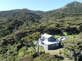 Frosty's Retreat - Great Barrier Island Home -  - 1095426 - thumbnail photo 13