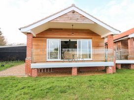 Chestnut Lodge - Norfolk - 1095638 - thumbnail photo 1
