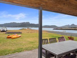 The Sunrise Bach - One Tree Point Holiday Home -  - 1096593 - thumbnail photo 15
