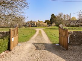 Tile Cottage and Pool House - Cotswolds - 1097434 - thumbnail photo 47