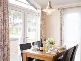Hideaway Lodge - North Yorkshire (incl. Whitby) - 1097511 - thumbnail photo 9