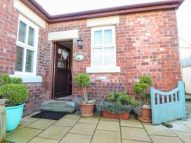 1 bedroom Cottage for rent in Southport