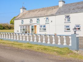 4 bedroom Cottage for rent in Rosscarbery