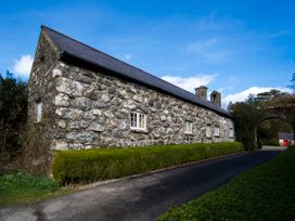 4 bedroom Cottage for rent in Llangefni