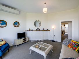 Views on Colenso - Napier Holiday Home -  - 1101372 - thumbnail photo 6