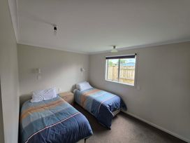Rainbow Lake House - Lake Taupō Holiday Home -  - 1102233 - thumbnail photo 18