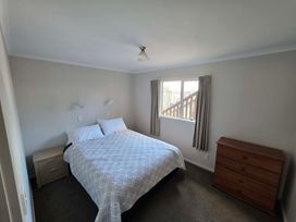 Rainbow Lake House - Lake Taupō Holiday Home -  - 1102233 - thumbnail photo 17