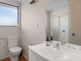 Rainbow Lake House - Lake Taupō Holiday Home -  - 1102233 - thumbnail photo 16
