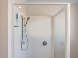 Rainbow Lake House - Lake Taupō Holiday Home -  - 1102233 - thumbnail photo 17