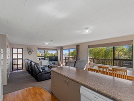 Rainbow Lake House - Lake Taupō Holiday Home -  - 1102233 - thumbnail photo 10