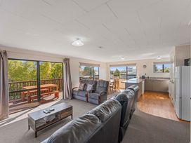 Rainbow Lake House - Lake Taupō Holiday Home -  - 1102233 - thumbnail photo 9