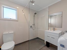 Rainbow Lake House - Lake Taupō Holiday Home -  - 1102233 - thumbnail photo 27