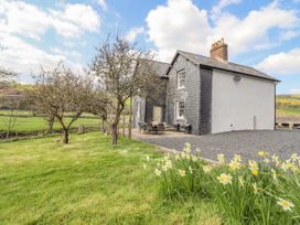 5 bedroom Cottage for rent in Eglwysbach