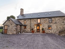 5 bedroom Cottage for rent in Eglwysbach
