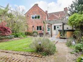 6 bedroom Cottage for rent in Wotton Under Edge