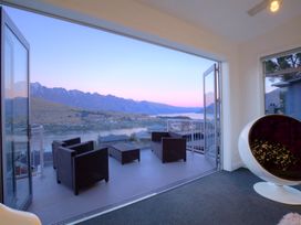 Hensman Haven - Queenstown Holiday Home -  - 1104794 - thumbnail photo 2