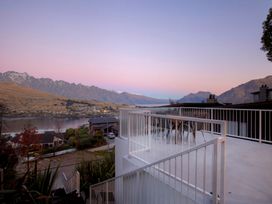 Hensman Haven - Queenstown Holiday Home -  - 1104794 - thumbnail photo 8