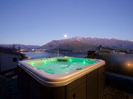 Hensman Haven - Queenstown Holiday Home -  - 1104794 - thumbnail photo 28