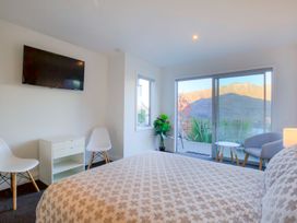 Hensman Haven - Queenstown Holiday Home -  - 1104794 - thumbnail photo 14