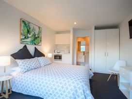 Hensman Haven - Queenstown Holiday Home -  - 1104794 - thumbnail photo 13