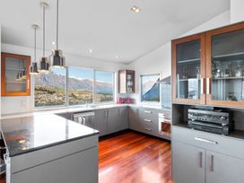 Paradise Peaks - Queenstown Holiday Home -  - 1104796 - thumbnail photo 11