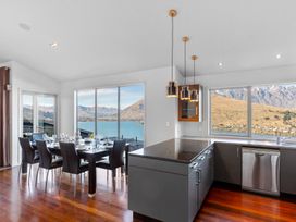 Paradise Peaks - Queenstown Holiday Home -  - 1104796 - thumbnail photo 9
