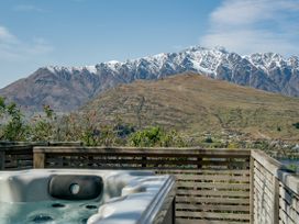 Paradise Peaks - Queenstown Holiday Home -  - 1104796 - thumbnail photo 29