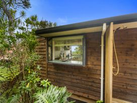 Perfectly Piha - Piha Holiday Home -  - 1107682 - thumbnail photo 23