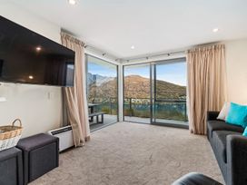 Lakeview Retreat - Queenstown Holiday Home -  - 1107815 - thumbnail photo 13