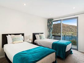 Lakeview Retreat - Queenstown Holiday Home -  - 1107815 - thumbnail photo 18