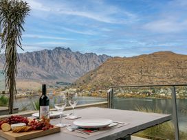 Lakeview Retreat - Queenstown Holiday Home -  - 1107815 - thumbnail photo 22