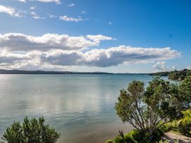 Harbour View - Westmere Holiday Apartment -  - 1107958 - thumbnail photo 1