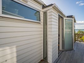 Harbour View - Westmere Holiday Apartment -  - 1107958 - thumbnail photo 16