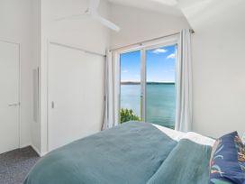 Harbour View - Westmere Holiday Apartment -  - 1107958 - thumbnail photo 5