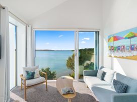 Harbour View - Westmere Holiday Apartment -  - 1107958 - thumbnail photo 6
