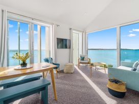 Harbour View - Westmere Holiday Apartment -  - 1107958 - thumbnail photo 7