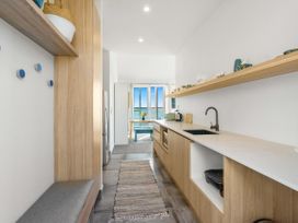 Harbour View - Westmere Holiday Apartment -  - 1107958 - thumbnail photo 10
