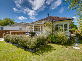 An outdoor area with a house and garden at Bird and Fish - Napier Holiday Home, Napier